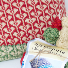 Load image into Gallery viewer, Heart pillow - yarn package with knitting pattern