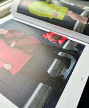 Last inn bildet i Galleri-visningsprogrammet, Barbros sysaker - om kvinner, klær og kulturarv