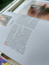 Last inn bildet i Galleri-visningsprogrammet, Barbros sysaker - om kvinner, klær og kulturarv