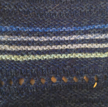 Last inn bildet i Galleri-visningsprogrammet, Farge og mønsterprøve sjal Salhussvingen mørk