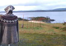 Last inn bildet i Galleri-visningsprogrammet, Lygragenser og Jolandalue på utstillingsdukke utenfor Lyngheisenteret, med utsikt over Lurefjorden