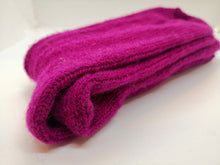 Last inn bildet i Galleri-visningsprogrammet, Ceriserosa sokker