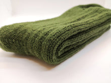 Last inn bildet i Galleri-visningsprogrammet, Mørk olivengrønne tjukke strikkesokker