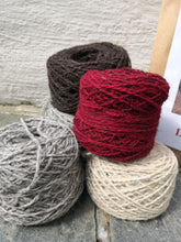 Last inn bildet i Galleri-visningsprogrammet, Naturlige farger, med vakker dyprød aksentfarge