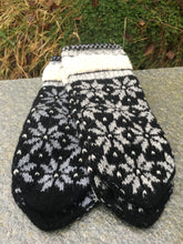 Last inn bildet i Galleri-visningsprogrammet, Jubileumsvottar - garnpakke