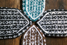 Last inn bildet i Galleri-visningsprogrammet, Bergenhus - festivalvott for Bergen Strikkefestival 2020 - garnpakke med strikkeoppskrift