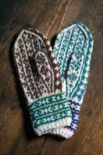 Last inn bildet i Galleri-visningsprogrammet, Bergenhus - festivalvott for Bergen Strikkefestival 2020 - garnpakke med strikkeoppskrift