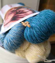 Last inn bildet i Galleri-visningsprogrammet, Tannhjulsjal - garnpakke med strikkeoppskrift