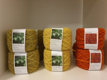 Last inn bildet i Galleri-visningsprogrammet, Plantefarga garn