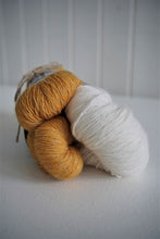 Last inn bildet i Galleri-visningsprogrammet, Salhusgenser baby og småbarn - garnpakke med strikkeoppskrift