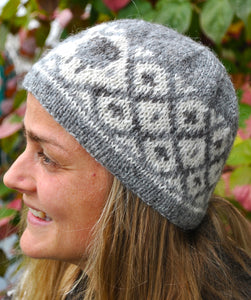 Jolanda hat - knitting package with wild sheep yarn