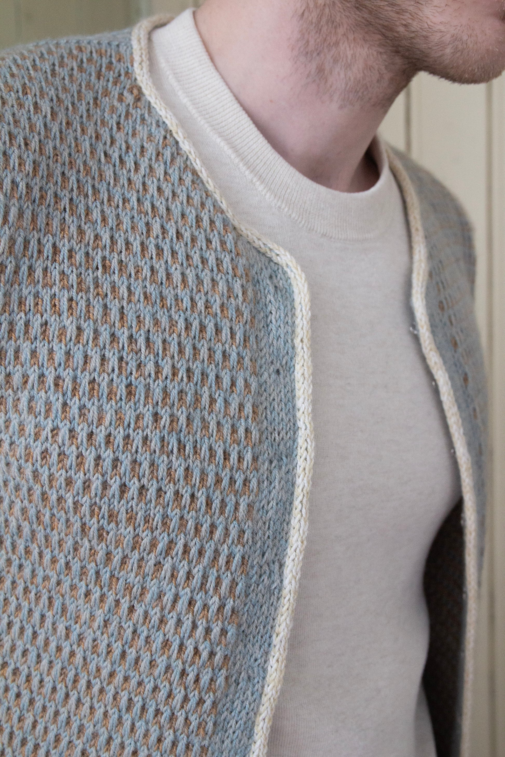 Lys bla Ullavest detalj