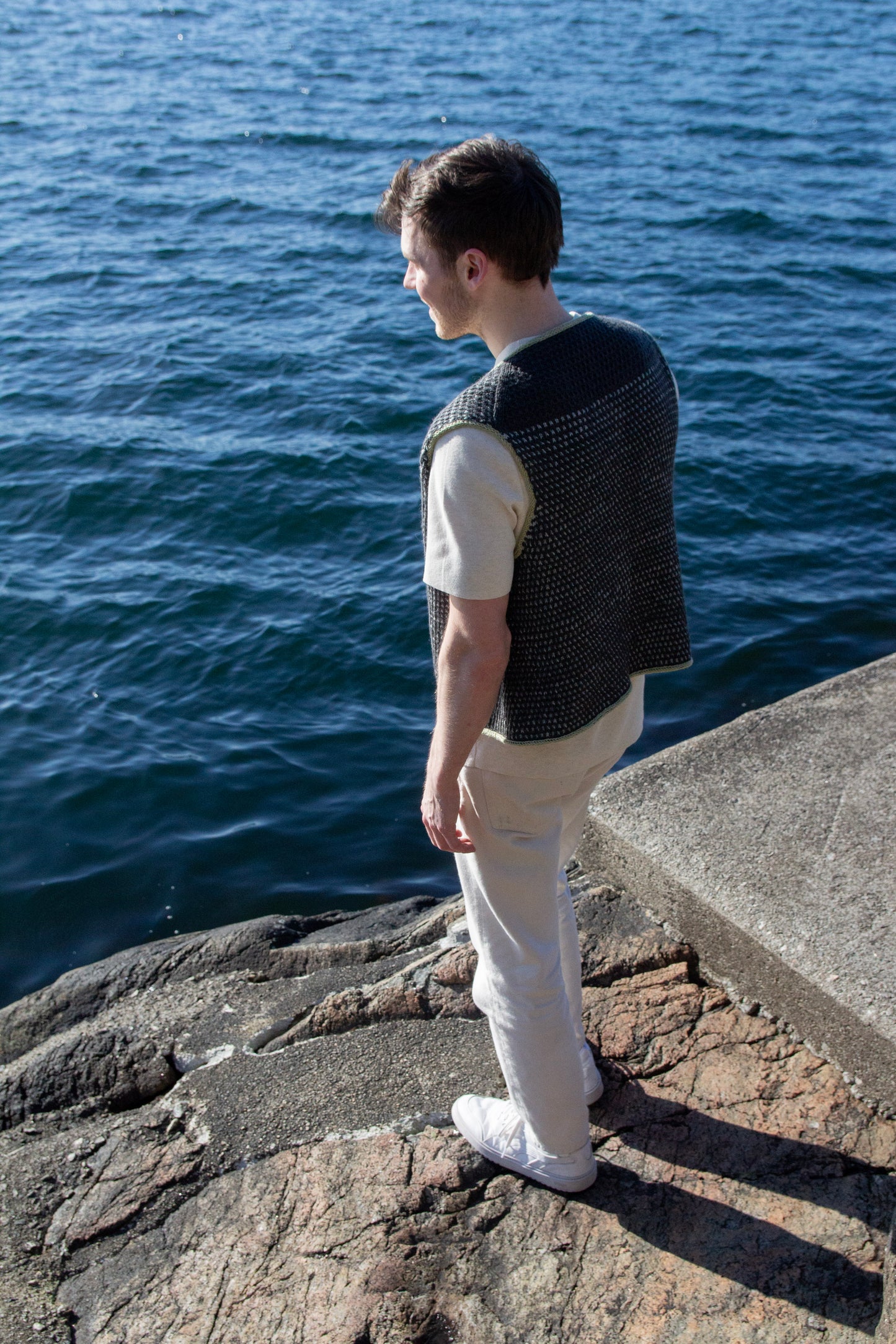 Mork grabla Ulla vest