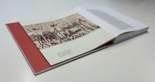 Load image into Gallery viewer, bilde av boken åpen, der en ser at boken ligger flatt grunnet innbindingen
