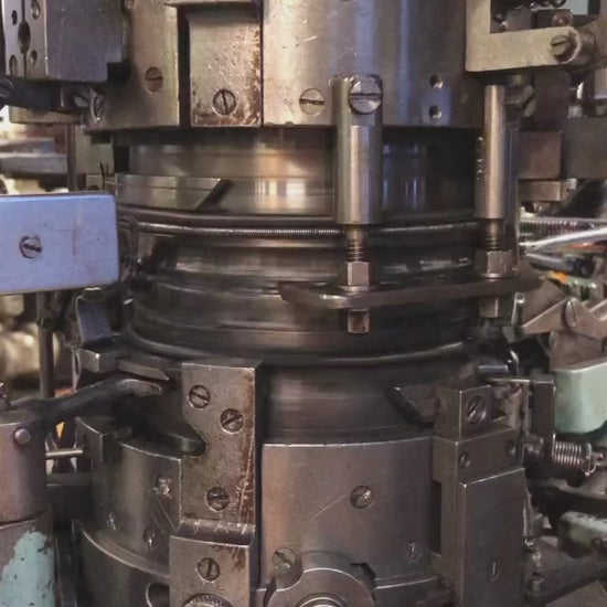 Maskinene i arbeid med sokkeproduksjon på Tekstilindustrimuseet