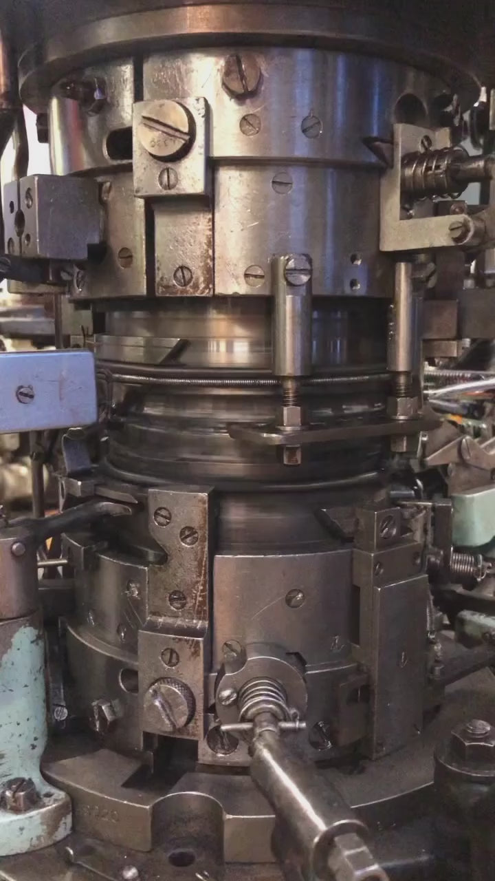 Maskinene i arbeid med sokkeproduksjon på Tekstilindustrimuseet