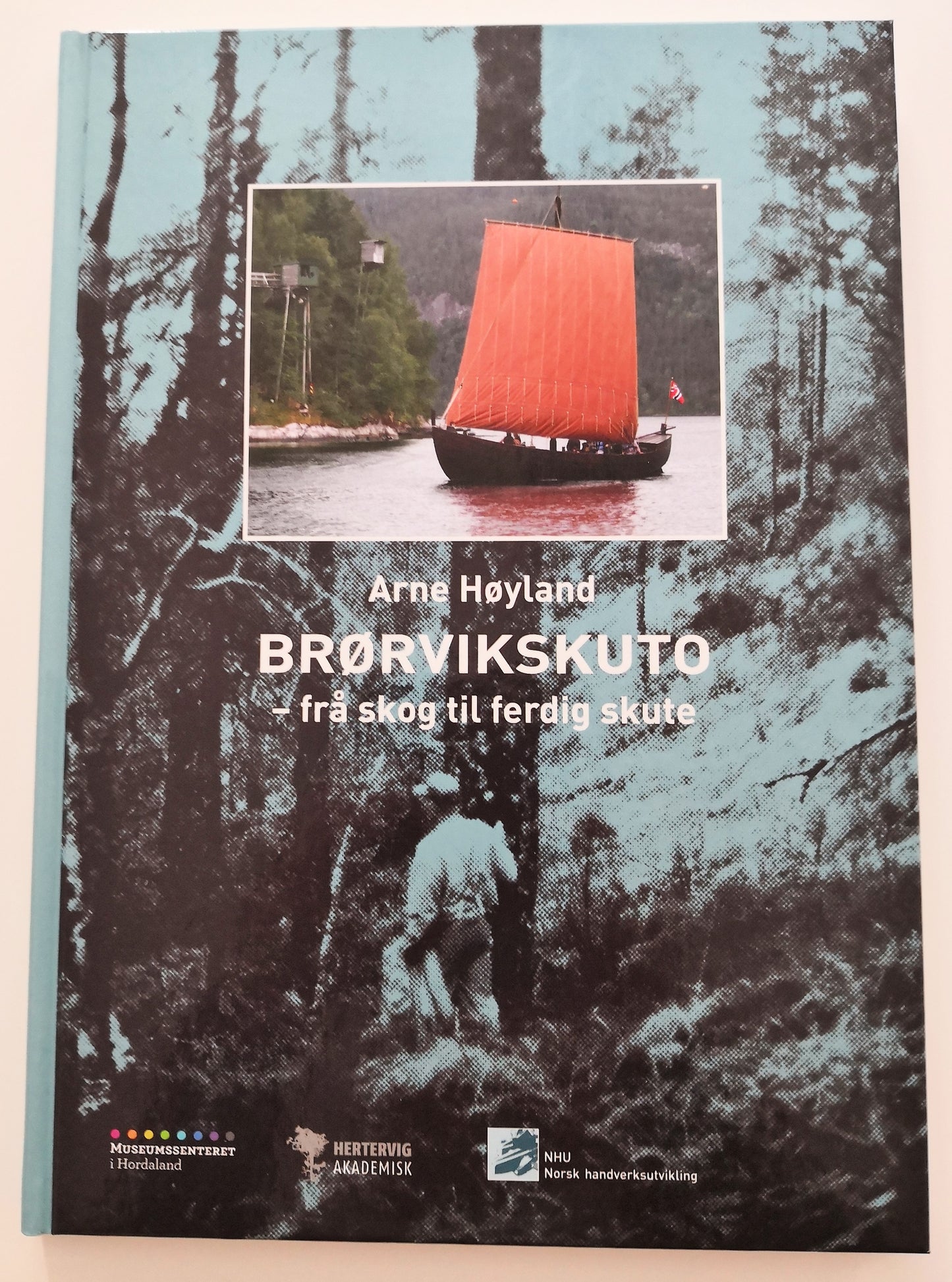 Brørvikskuto- frå skog til ferdig skute