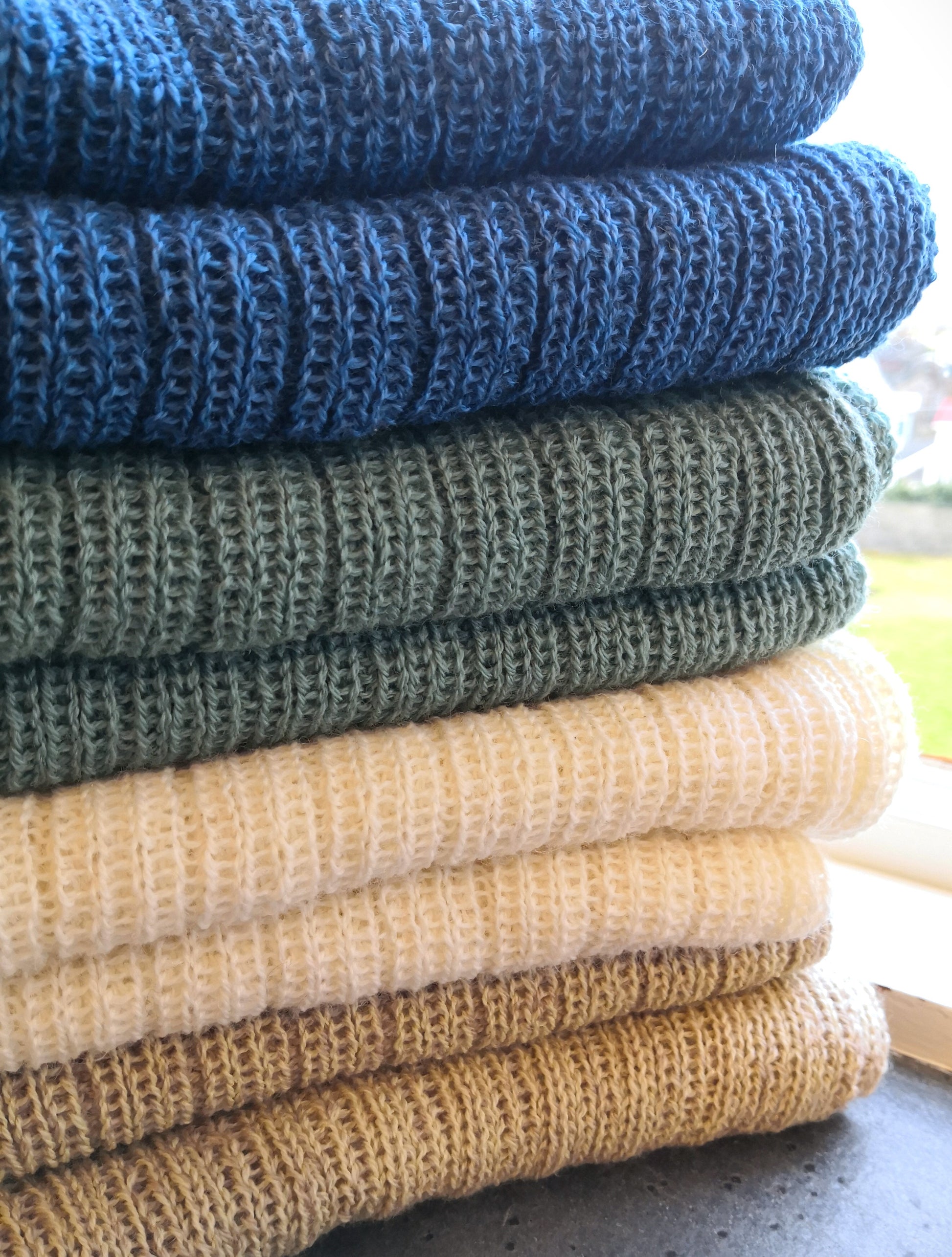 mørk blåmelert, gråturkis, naturhvit, beige