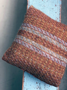Oline pillow in fur wool yarn - yarn package with knitting pattern