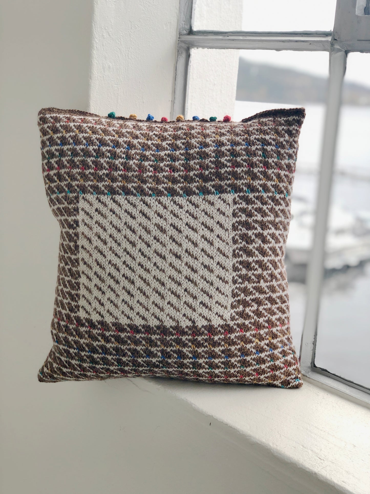 Oline pillow - yarn package with knitting pattern