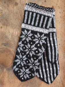 Hand-knitted jubilee mittens from Osterøy