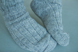 grå sokkar